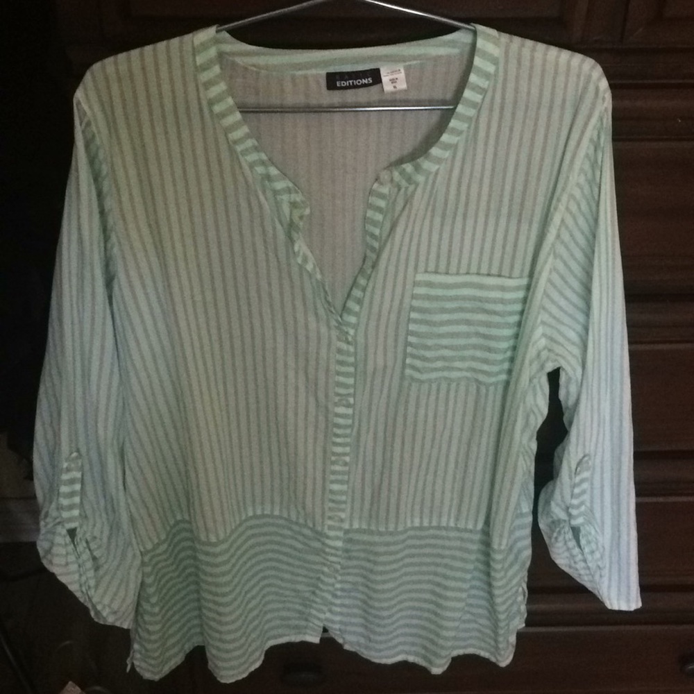 Cotton casual 3qrt-length sleeved shirt.